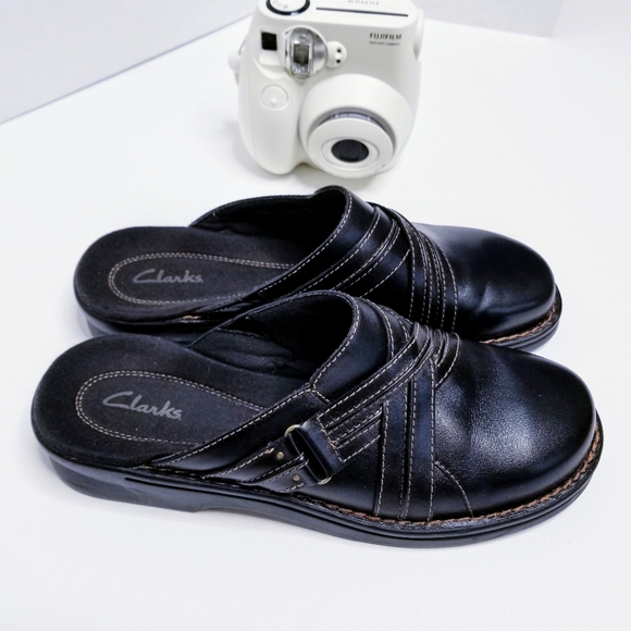 Clarks Shoes - NWT Clark's size 9 black clogs
